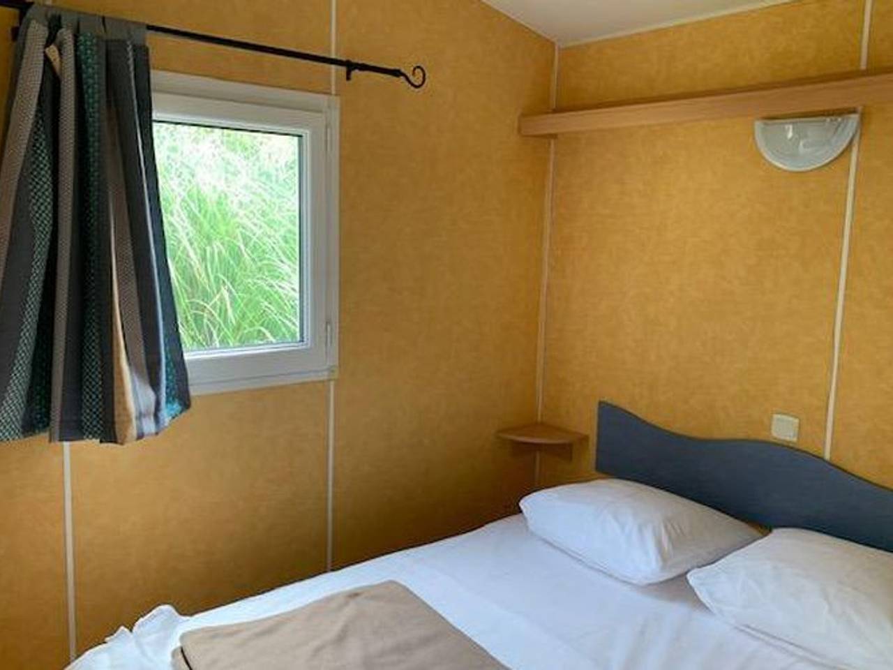 Mobile home with terrace - 4 people, 2 bedrooms in Vendays-Montalivet, Médoc Regional Natural Park