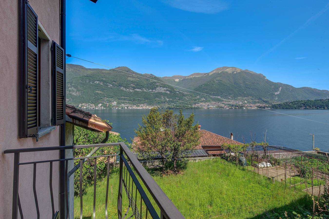 Ferienhaus 'Casa Mocchetti' mit Seeblick, Garten und Wlan in Lezzeno, Comer See