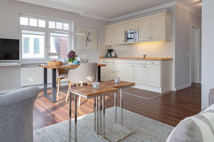 Ferienwohnung für 2 Personen, mit Garten und Balkon in Wenningstedt