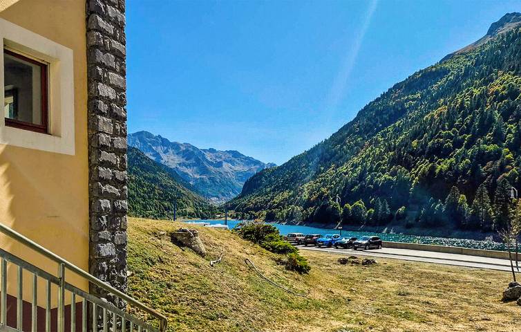 Apartamento vacacional entero, Acogedor apartamento cerca del lago de Fabrèges y de un restaurante — ¡Aparcamiento incluido! in Station d'Artouste, Laruns