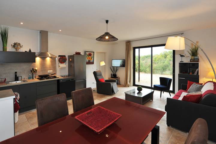 Gîte pour 4 personnes, avec Piscine à Grospierres - 4