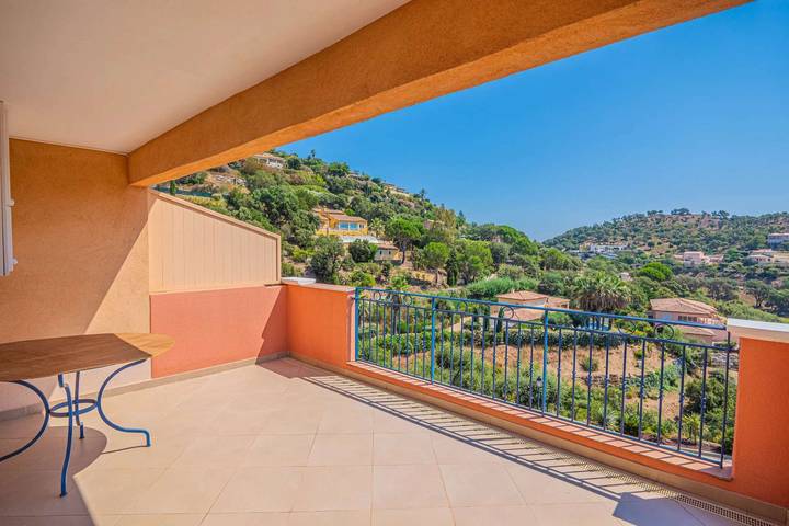 Gîte pour 4 personnes, avec balcon et piscine dans Golf Bluegreen Sainte-Maxime