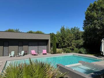 Gîte pour 3 personnes, avec vue ainsi que jardin et piscine, animaux acceptés à Beaumont-lès-Valence
