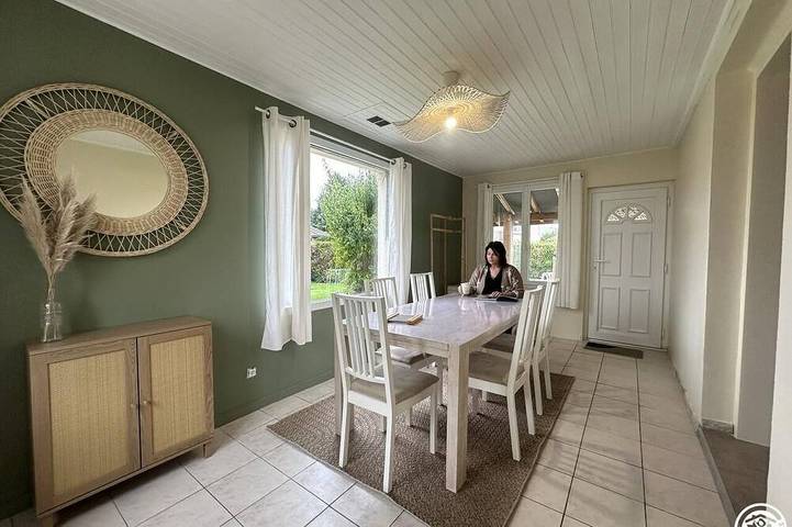 Gîte pour 6 personnes, avec jardin dans Dompierre-sur-Veyle