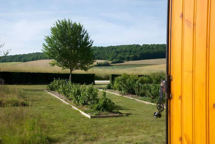 Bed and Breakfast 'Chambre Amarante' with Shared Terrace, Wi-Fi and Air Conditioning in Maraye-en-Othe, Aube