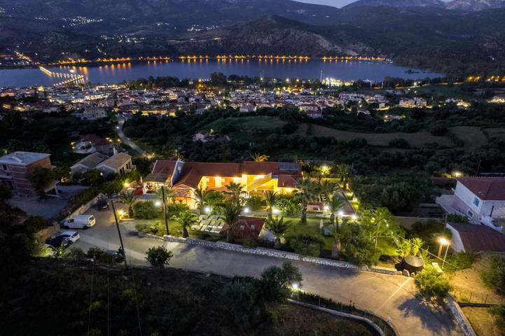 Διαμερίσματα διακοπών για 2 άτομα, με Ταράτσα και Κήπο καθώς και Θέα στη λίμνη και Θέα στη Λάσση