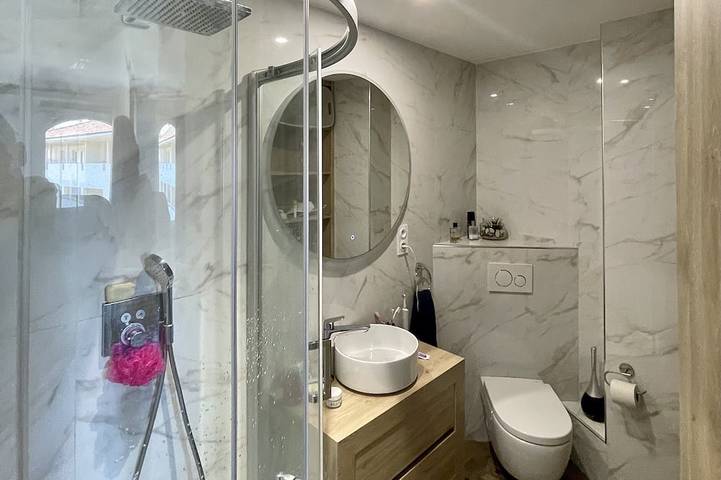 Appartement entier, Bel appartement de 29 m2 lumineux  à 100 m de la plage. 3 Etoiles in Calvi, Région de Calvi