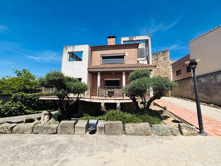 Casa rural para 23 personas, con Balcón y Jacuzzi además de Terraza y Jardín en Sotillo de las Palomas - 3