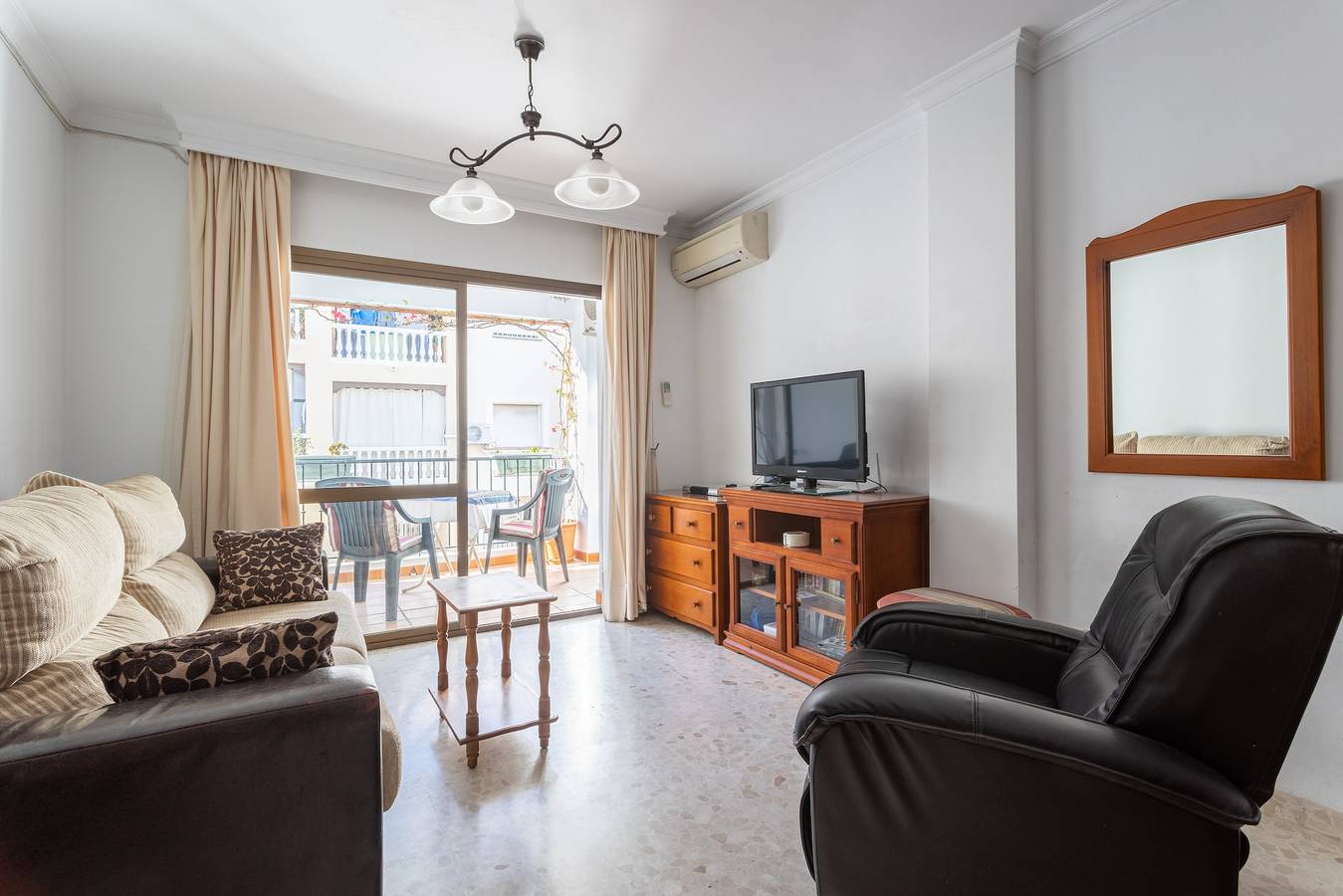 Entire apartment, Apartment "3 Bedrooms 3 Terraces Maquinilla" with Wi-Fi, A/C & Terraces in Rio Chillar, Nerja