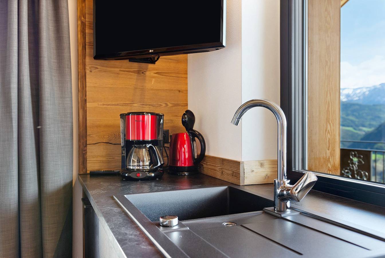 Ganze Wohnung, Ferienwohnung 'Platiederhof Apt Tschöfas' mit Bergblick, Terrasse und Wlan in Tschöfas, Lajen
