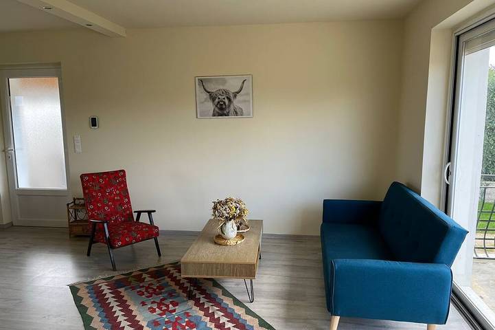 Gîte pour 4 personnes, avec jardin ainsi que terrasse et piscine