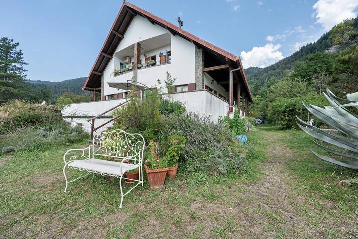 Appartamento per 8 persone, con Giardino a Borzonasca
