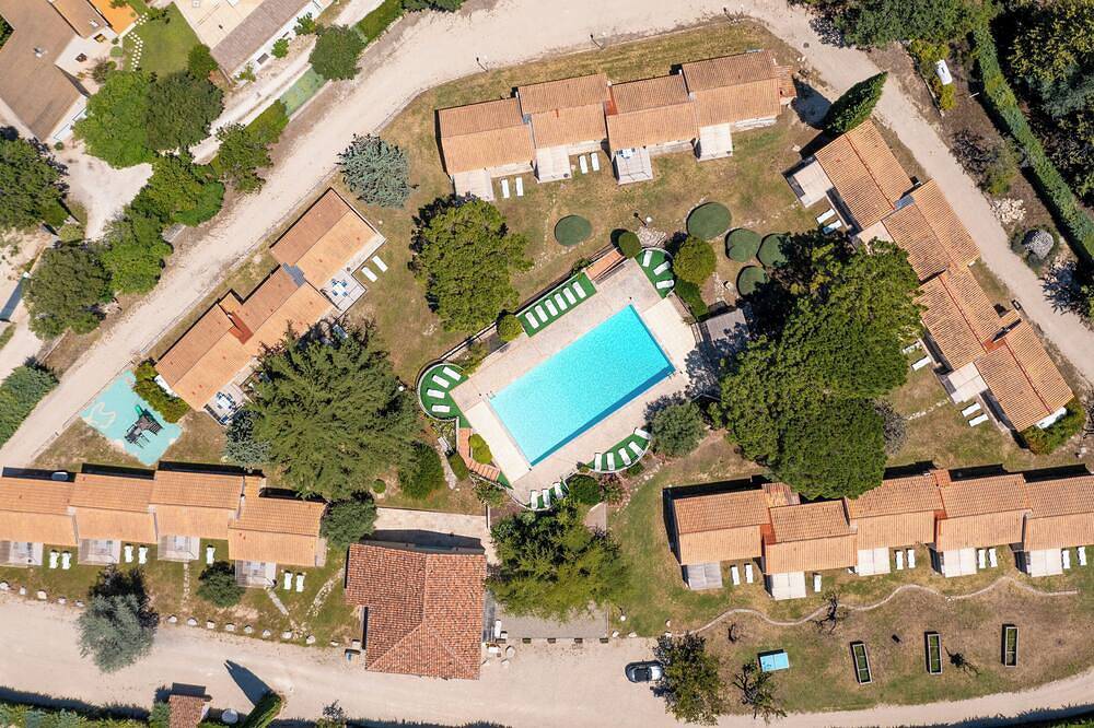 Ganze Wohnung, Charming T3 Bastidon in residence in La Roque-sur-Pernes, Vaucluse