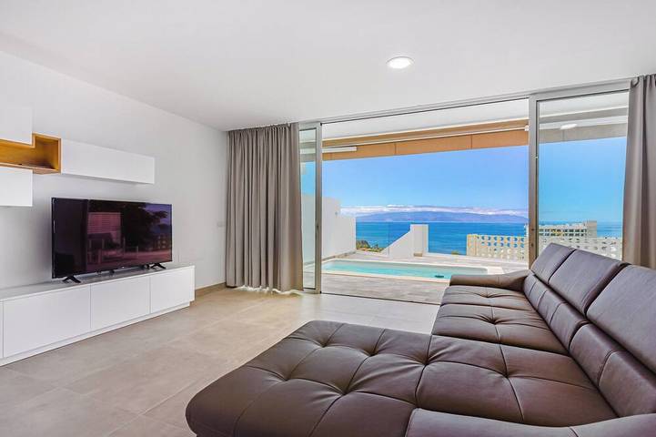 Fabuloso Bungalow con Vista Panorámica y Piscina Privada. in Puerto Santiago, Santiago del Teide