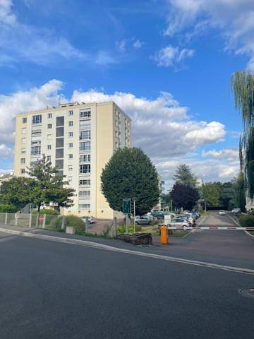 Appartement de vacances entier, Chambre privée chez l'habitant avec accès à des espaces partagés in Caen, Région de Caen