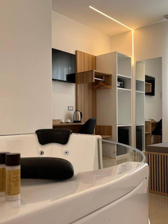 BnB für 2 Personen, mit Garten und Whirlpool, kinderfreundlich in Otranto