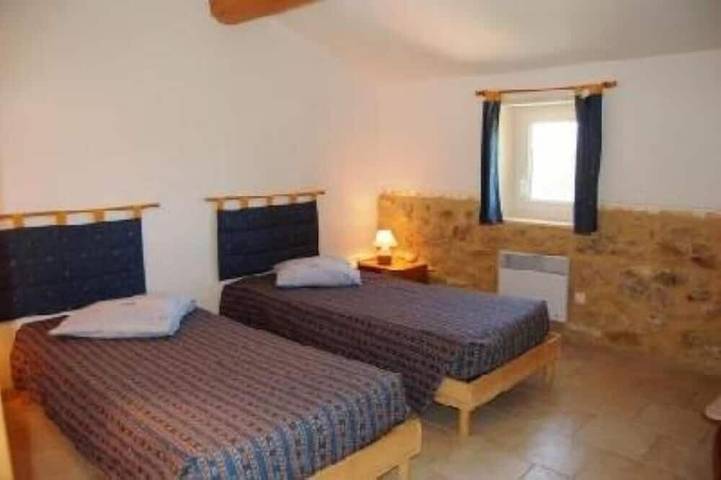Location de vacances pour 8 personnes, avec terrasse et jardin, animaux acceptés à Saint-Quentin-la-Poterie - 2