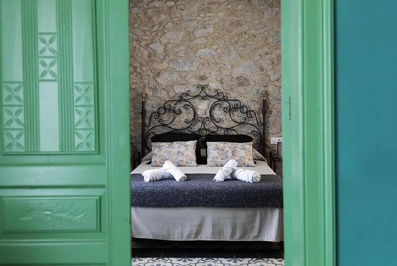 Classic Triple Room in Ventalló, Oberampurien