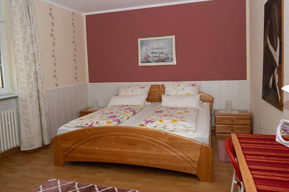 4-Bett-Ferienwohnung Tal - Ferienwohnung u. Pension Maria Schmitz in Monreal, Osteifel