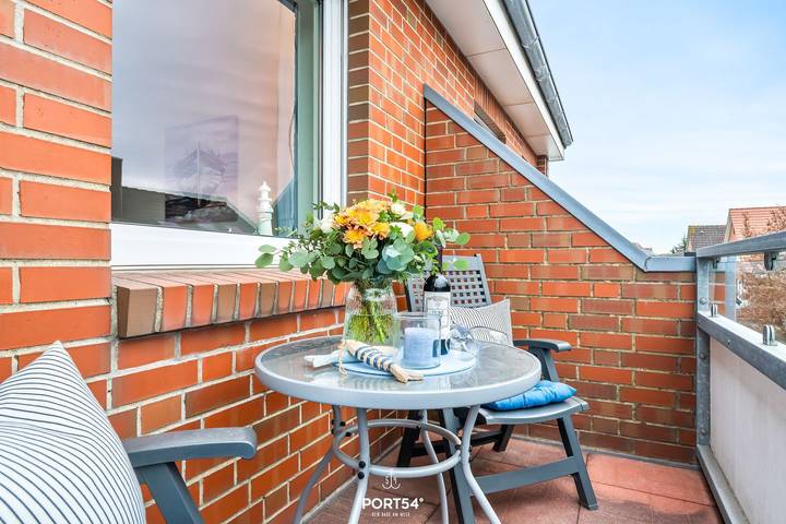 Ganze Wohnung, Zentrale Ferienwohnung "Urlaubsbrise" , mit Balkon, ideal für 3-4 Personen in Hafen Büsum, Büsum