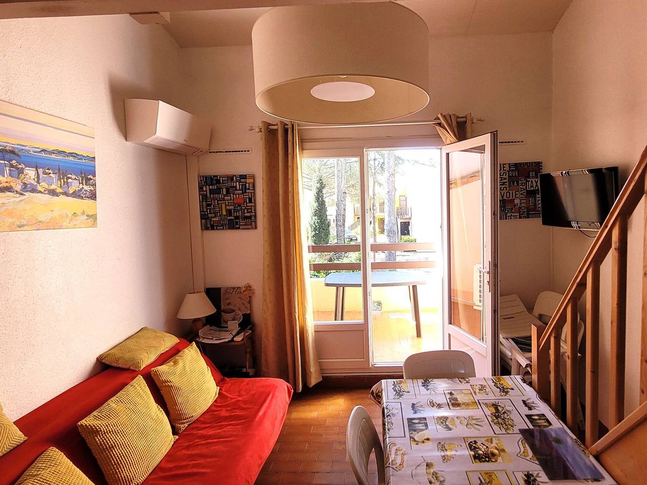 Entire apartment, Air-Conditioned T2 Mezzanine with Pool and Parking in Cap d'Agde in Cap d'Agde, Agde