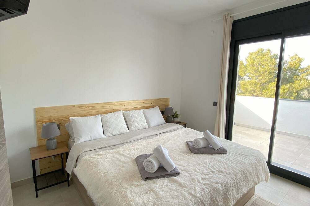 Villa Avril for families and groups near Sitges - 7 Bedrooms - Xxl private pool in Olivella, Garraf