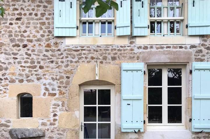 Gîte pour 5 personnes, avec jardin et piscine à Suaux