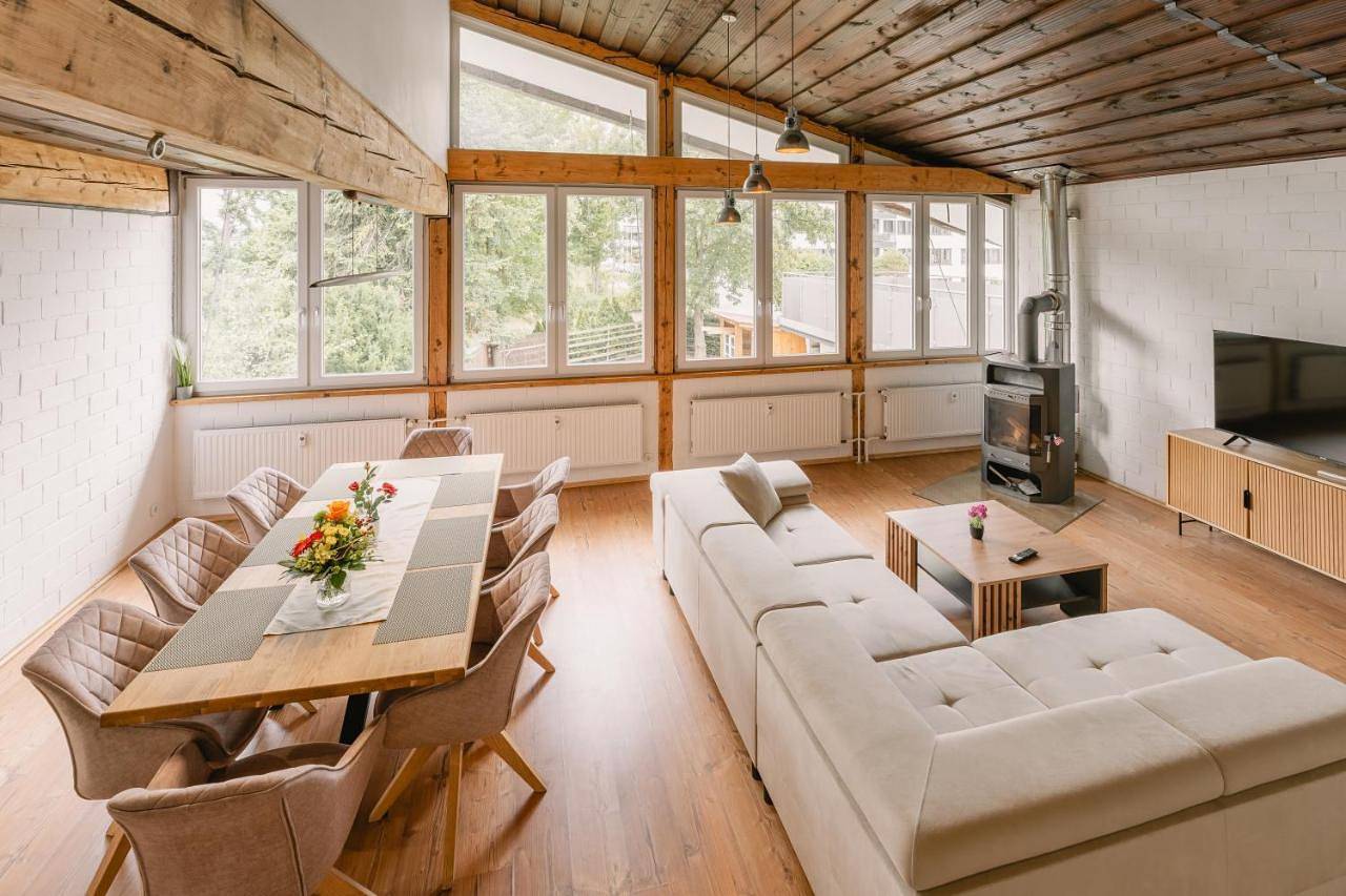 Ganze Wohnung, Exklusive große Ferienwohnung für 7 Personen, Parkplatz, Balkon, 3 Schlafzimmer in Frankenalb