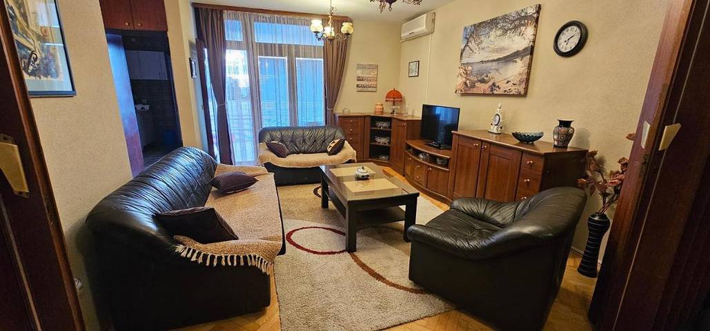Apartament wakacyjny dla 6 osób, z widok i taras w Bar