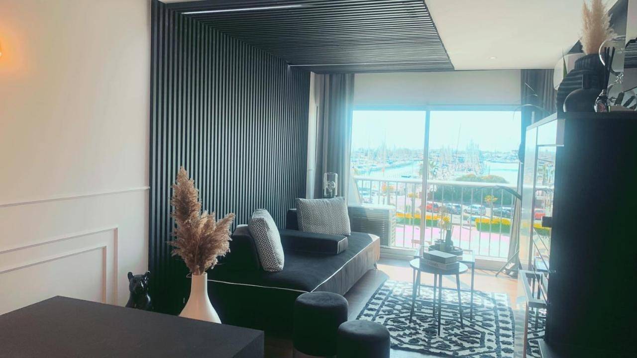 Appartement entier, Appartement vue port et accès direct mer, centre ville de la Grande Motte prés de Montpellier in La Grande-Motte, Côte d'Améthyste