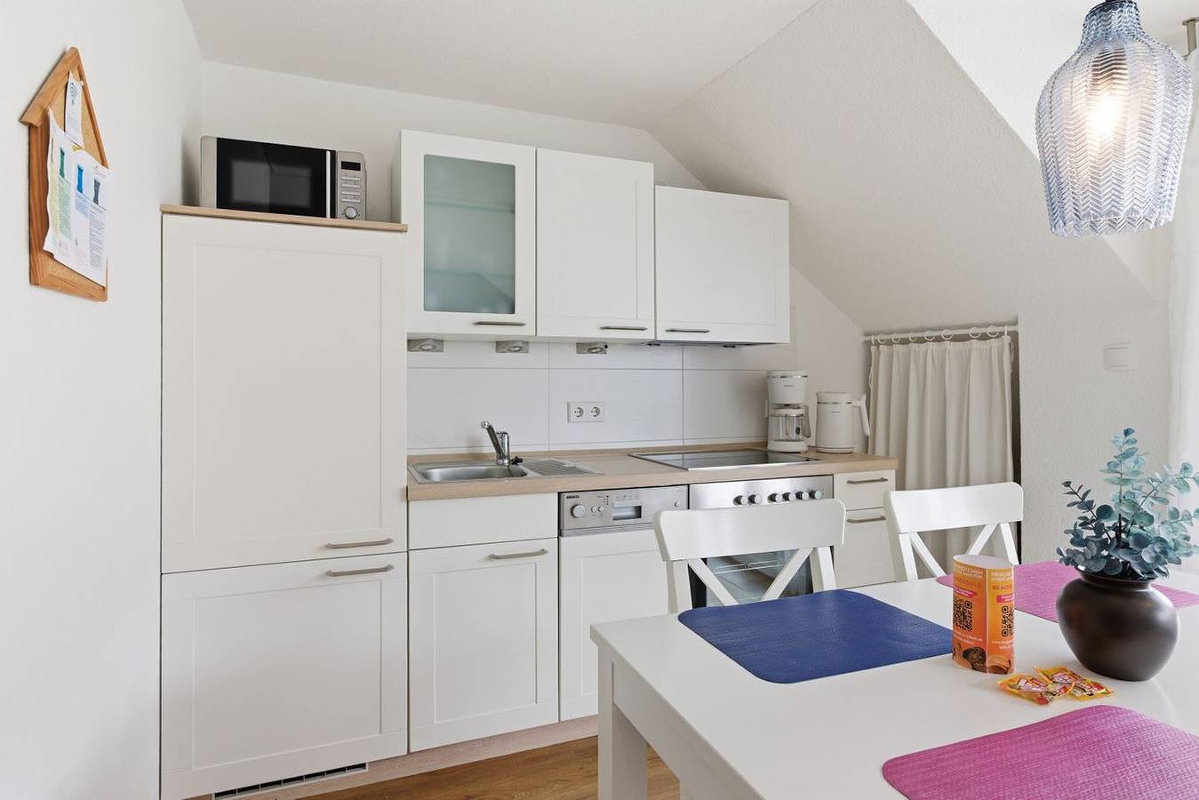Ganze Wohnung, Strandnahes Apartment mit Balkon direkt am Meer in Norddeich Mole, Norddeich
