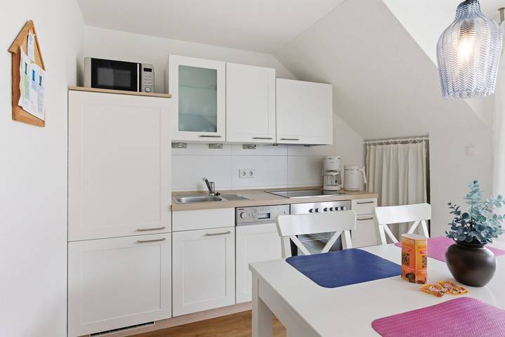 Ganze Wohnung, Strandnahes Apartment mit Balkon direkt am Meer in Norddeich Mole, Norddeich