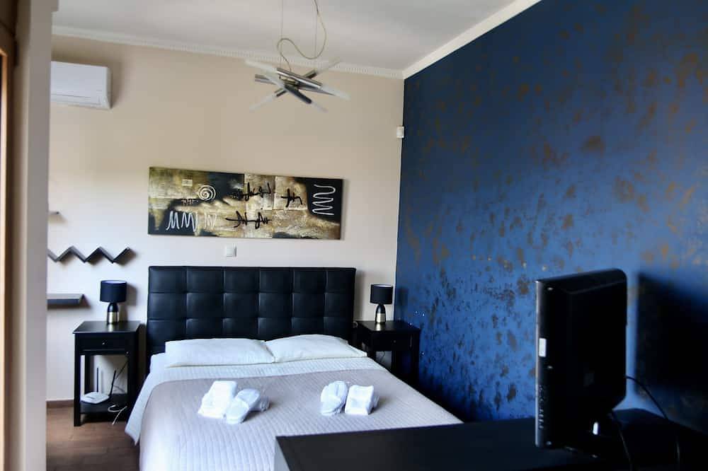 Luxury Villa with swimming pool , jacuzzi spa & great view, can guest 8 person in Glyka Nera, Regionalbezirk Ostattika