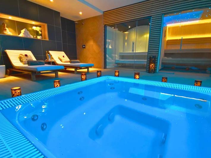 Hôtel pour 2 personnes, avec piscine et jacuzzi ainsi que sauna et jardin à Lécousse - 2