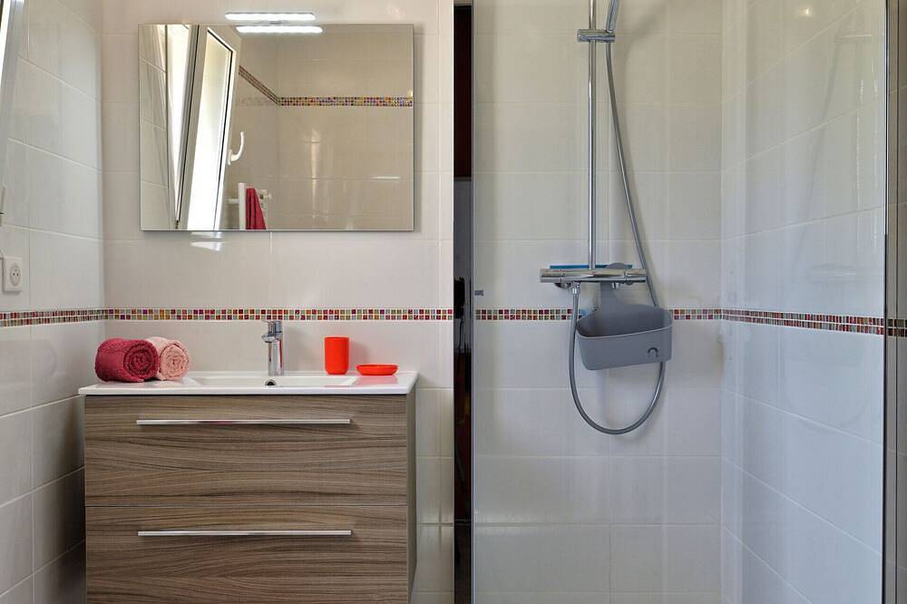 Appartamento intero, Monolocale-Bagno privato con doccia in Tiuccia, Casaglione