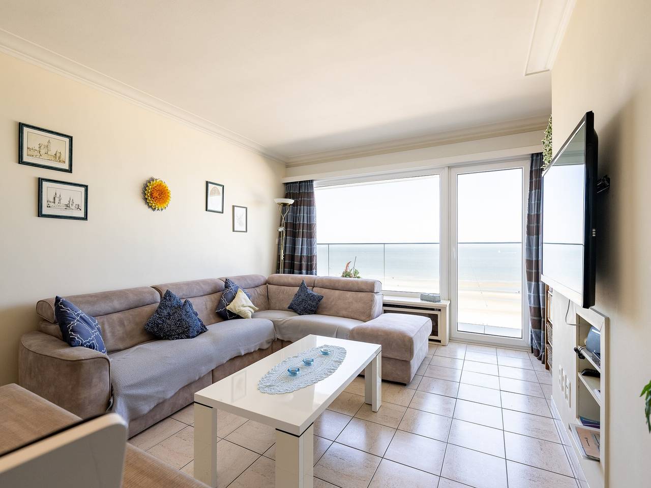 Geheel appartement, Appartement aan Zeedijk met zeezicht in Blankenberge, Belgische Kust