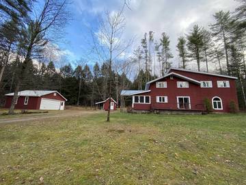 Vacation House for 8 Guests in Londonderry, Green Mountain National Forest, Picture 1