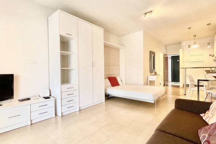 Hel lejlighed, Studio in front of the pool in Marbella West, Marbella