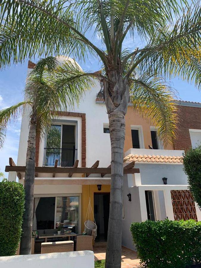 Villa pour 5 personnes, avec vue ainsi que terrasse et piscine