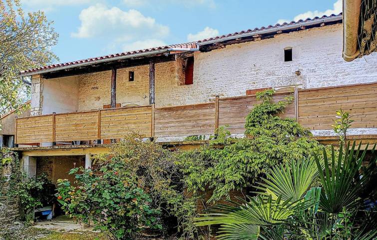 Location de vacances pour 6 personnes, avec terrasse, animaux acceptés à Mouton (homonymie)