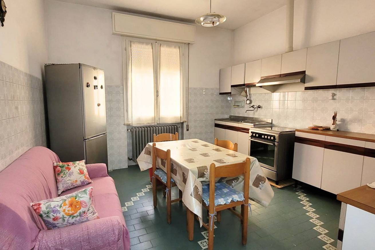 Appartement entier, Appartement de vacances pour 6 personnes avec balcon/terrasse in Gatteo A Mare, Province de Forlì-Cesena