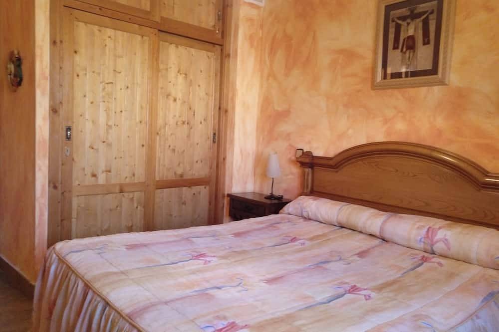 Rural House La Vid for 7 people in Cadalso de los Vidrios, Madrid Province