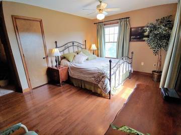 Log Cabin for 12 Guests in Page County, Picture 1