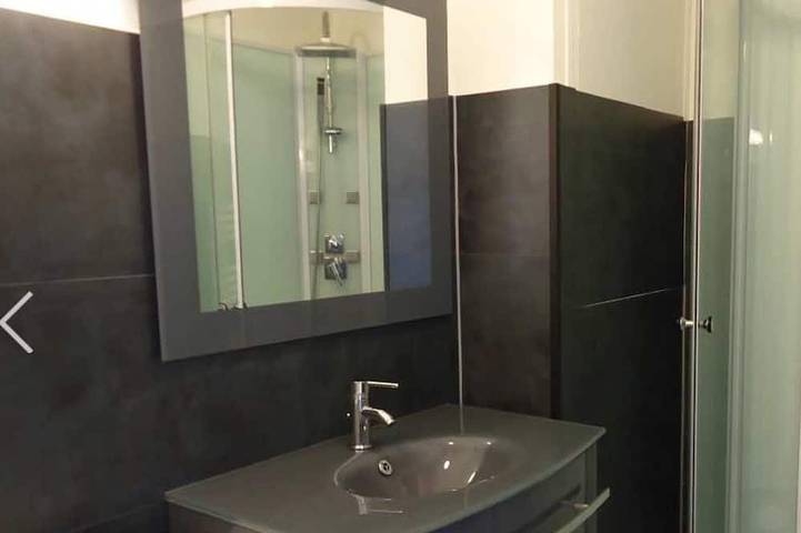 Entire apartment, Sunny 2 Bedroom apt on the Port with superb views, 10 mins walk to beach in Saint-Cyprien-Plage, Saint-Cyprien