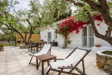 Gîte pour 5 personnes, avec jardin et vue dans Kalamaki