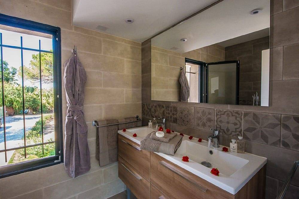 Zeitgenössische Villa Mit Pool In Salins 3 Km Vom Dorf in Saint-Tropez, Mittelmeerküste (Frankreich)