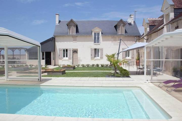 Gîte pour 6 personnes, avec terrasse ainsi que jardin et piscine, adapté aux familles à Betz-le-Château