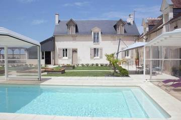 Gîte pour 6 personnes, avec terrasse ainsi que jardin et piscine, adapté aux familles à Betz-le-Château