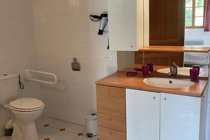 Villa de 4 dormitorios con piscina privada climatizada y gran jardín cerrado en Lourmarin in Lourmarin, Parque natural regional del Luberon