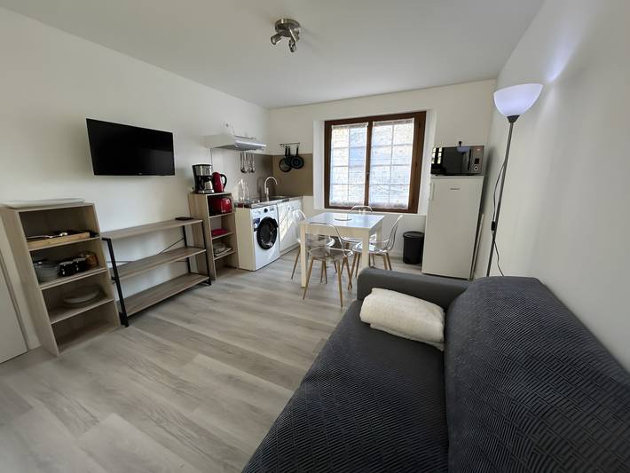 Entire apartment, Apartment 'L'arrieulat 2' with Mountain View, Shared Terrace and Shared Garden in Argelès-Gazost, French Pyrenees
